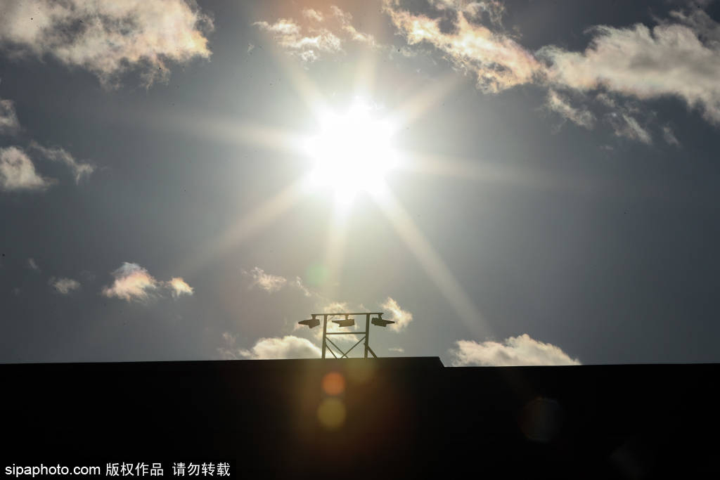 马特塔点球重罚引发争议：裁判专家与前球员的观点对决